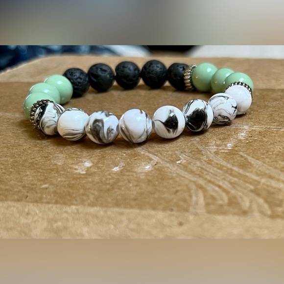 Black lava & glass bead elastic bracelet - Picture 9 of 10